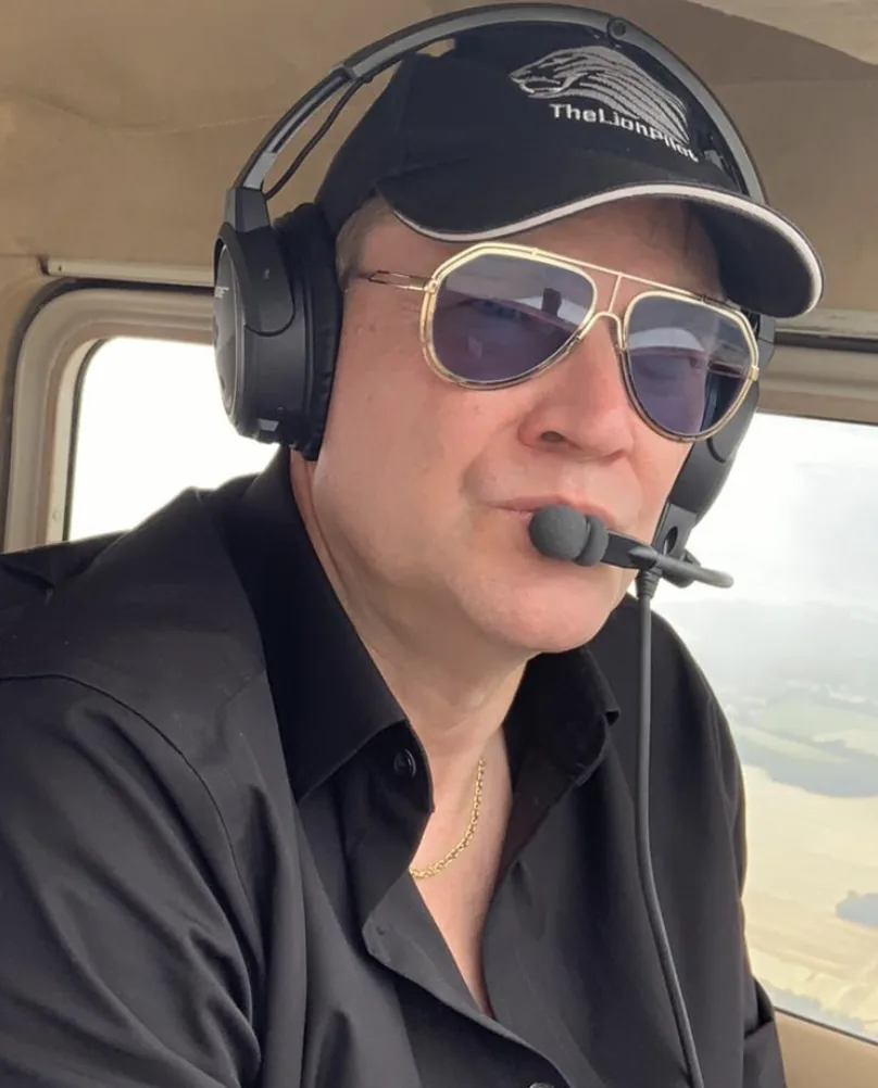 Alexandre Niel, président de l'Aéro-Club Paris-Nord, sur l'aérodrome de Persan-Beaumont