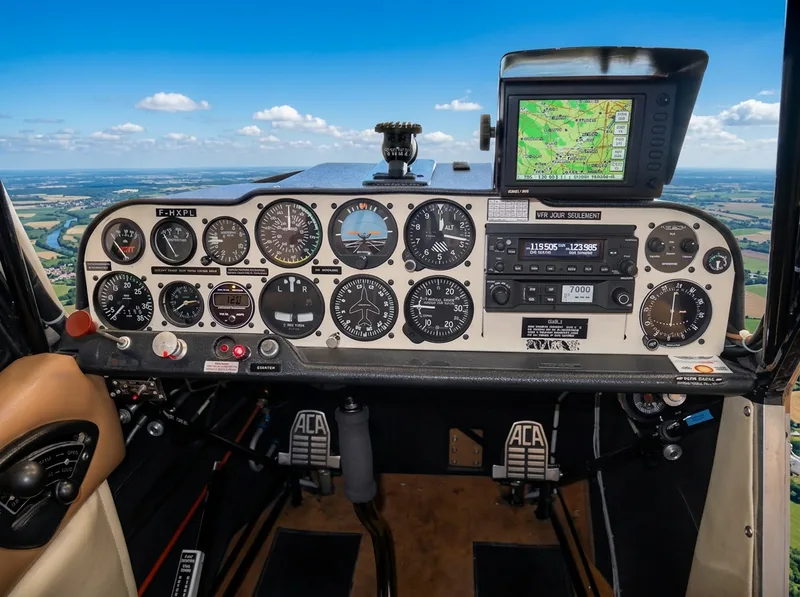 Citabria F-HXPL, avion à train classique pour la découverte du pilotage traditionnel